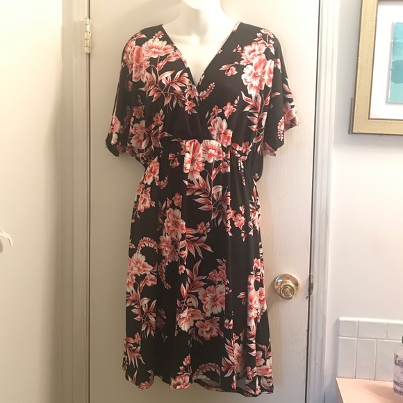 (2X) Plus Size Floral Print Surplice Swing Dress - Picture 4 of 7